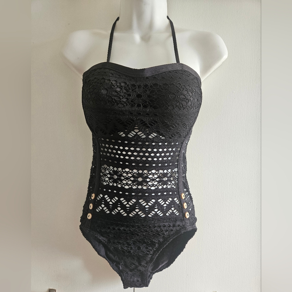 NWNT Black Fitted Bodysuit for Beach Swimsuit Black Lace Halter Top Size M